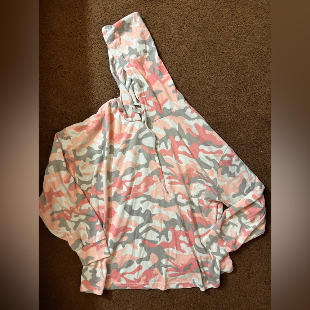 1x Jolie & Joy Lightweight Hoodie/Top